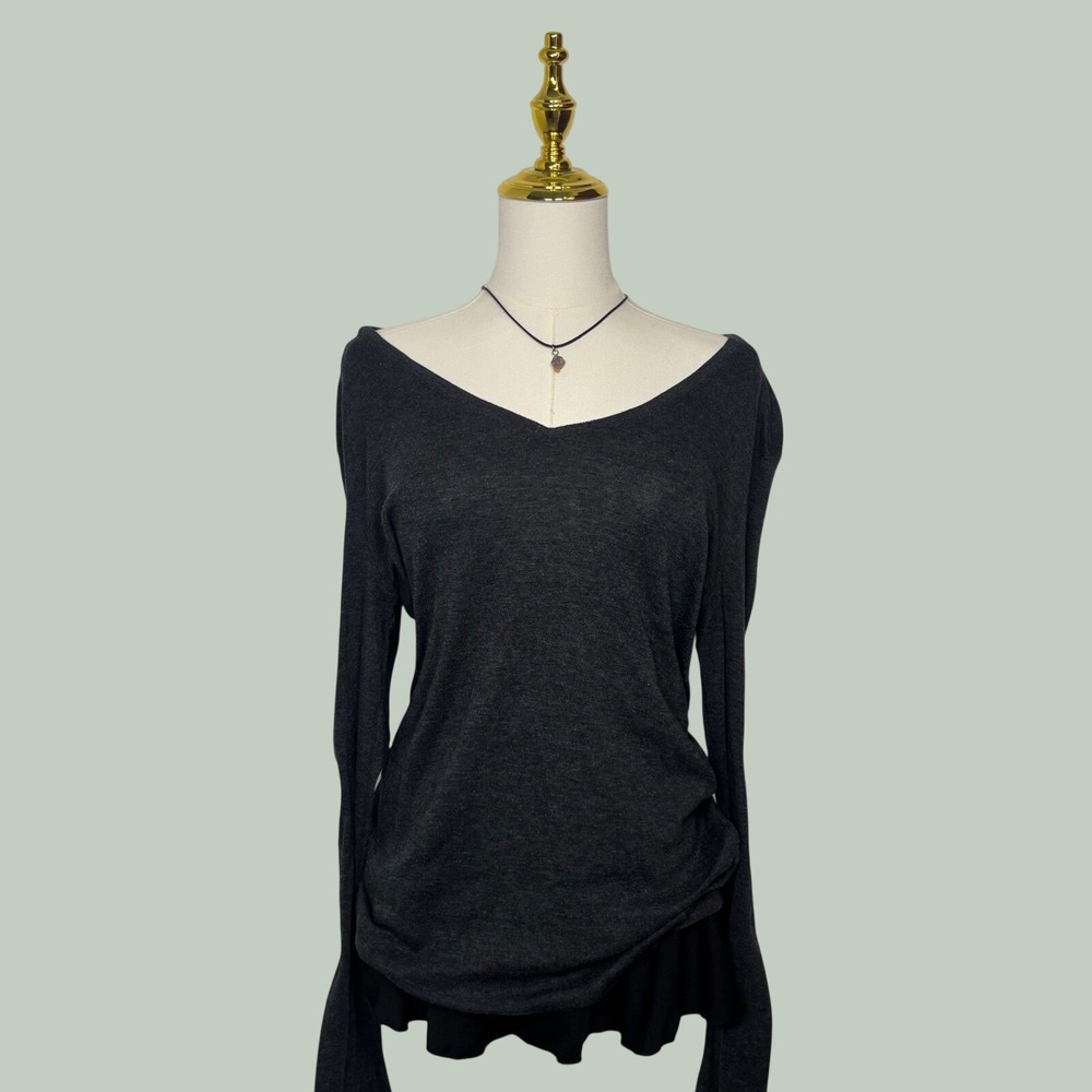 old navy perfect charcoal gray vneck sweater long sleeve preppy academia dainty
